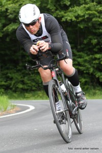 Teddy i klar pr på 4.51, med afsluttende 1/2 marathon på 1.37. Jels Triathlon